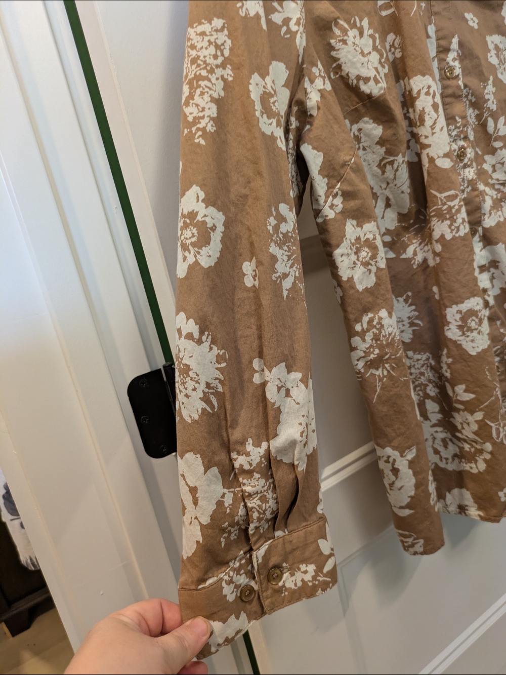 🔴 3/$15 Roaman's Tan and White Floral Button-Down Shirt - Picture 5 of 12